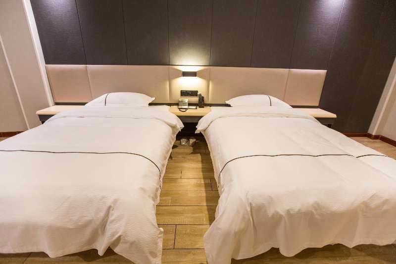 Thank Inn Plus Hotel Hebei Tangshan Road South District Train Station Exterior foto